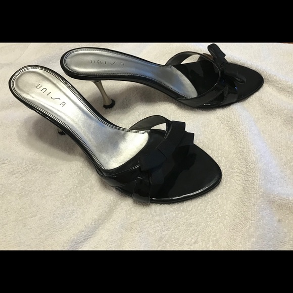 Unisa Backless patten leather heal with bow. - Picture 2 of 4